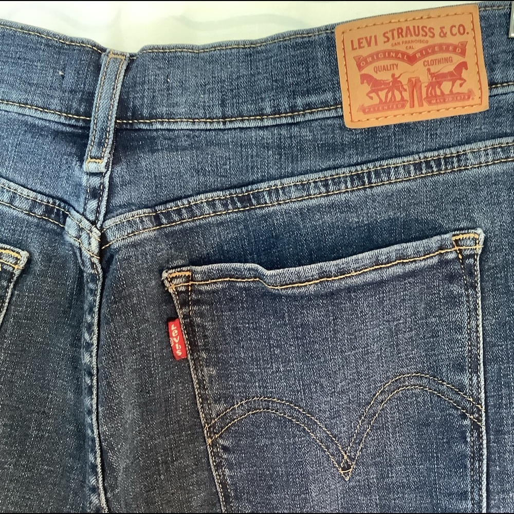 Levi’s Classic Bootcut Jeans Medium Rinse Sz 33 x 30 - Picture 3 of 5